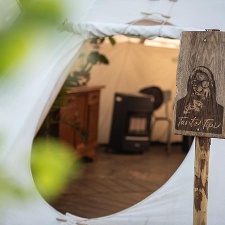 Hotel Slapen Tussen De Schapen In De Tante Tipi Zennewijnen Exterior foto