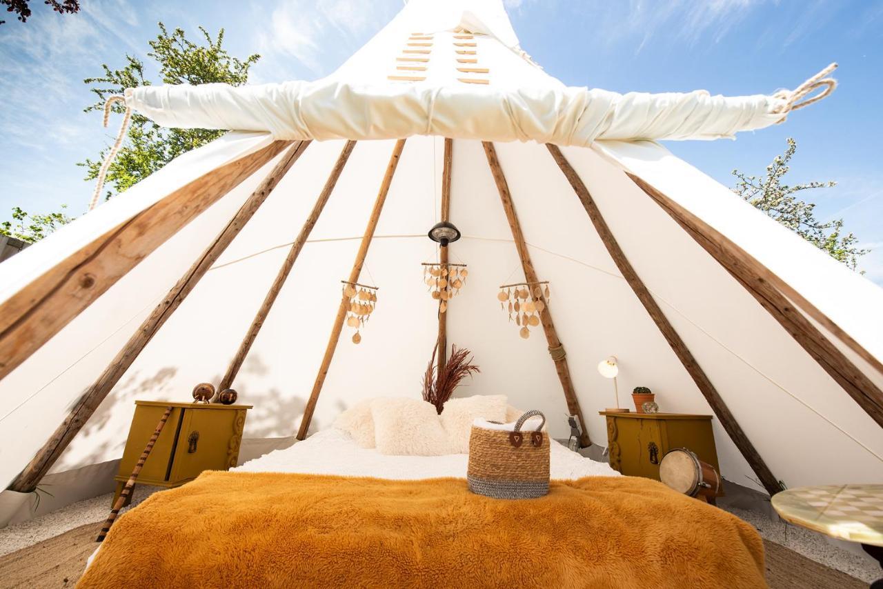 Hotel Slapen Tussen De Schapen In De Tante Tipi Zennewijnen Exterior foto