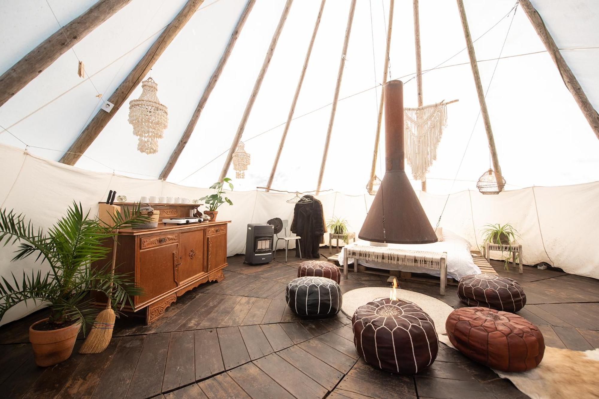Hotel Slapen Tussen De Schapen In De Tante Tipi Zennewijnen Exterior foto