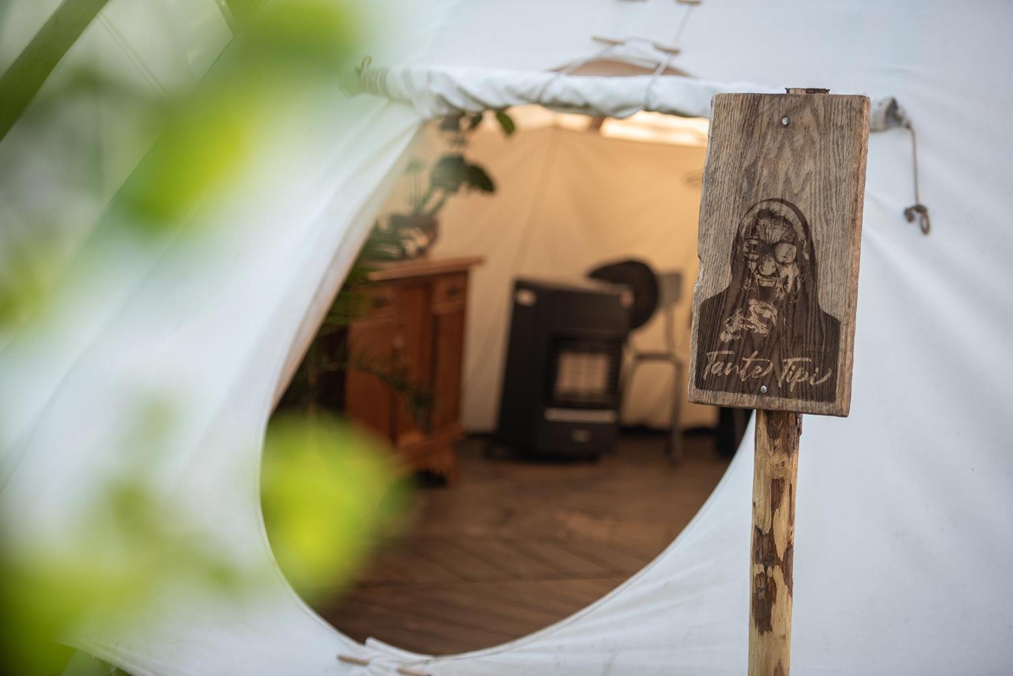 Hotel Slapen Tussen De Schapen In De Tante Tipi Zennewijnen Exterior foto
